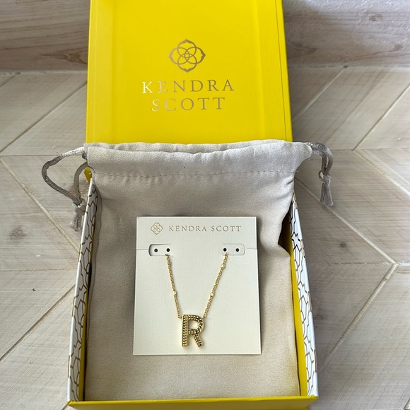 Kendra Scott Jewelry - Kendra Scott Letter R Pendant Necklace Gold Metal NEW